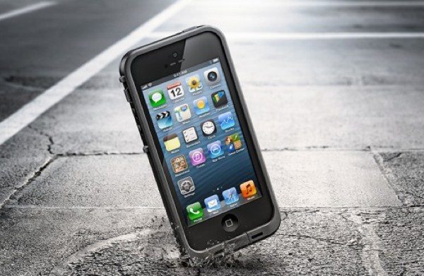 iphone-5-cases-lifeproof-vs-otterbox-b