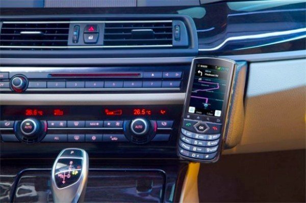 voyager-connected-car-smartphone