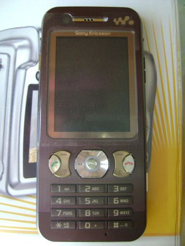 Sony Ericsson W890i prototype pic 1