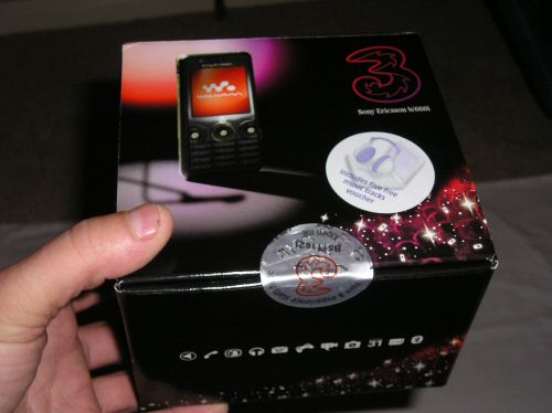 Sony Ericsson W660i box in hand