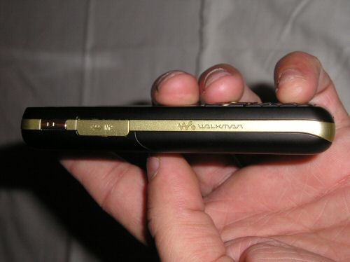 Sony Ericsson W660i left side