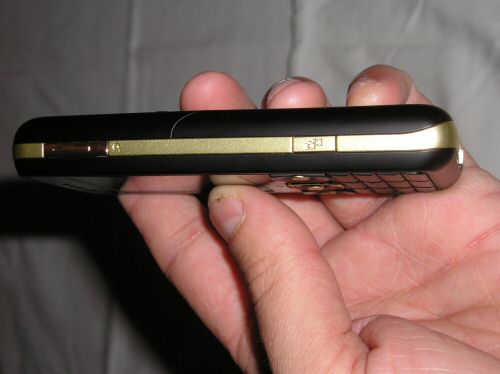Sony Ericsson W660i right side