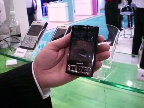 Nokia N95 8GB in the hand