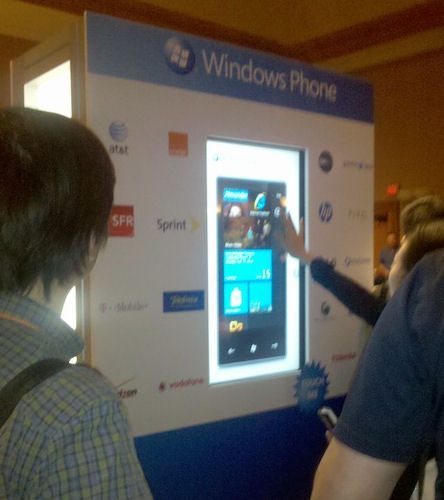 windows-phone-7-mix10-booth-shows-dell-as-partner