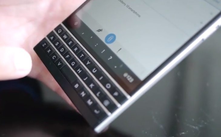 BlackBerry Passport early video look b