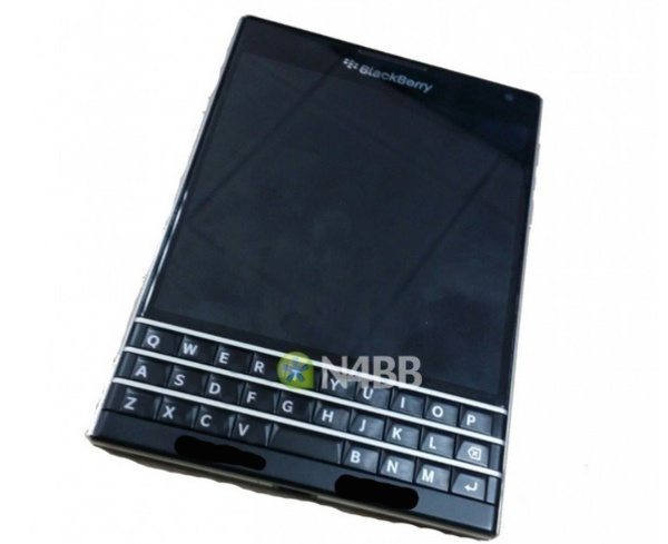 BlackBerry Q30 aka Windermere new images and sepcs backup