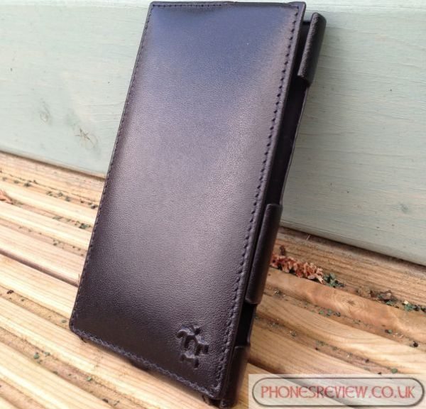 Chance to win a Nokia Lumia 920 Issentiel leather case pic 3