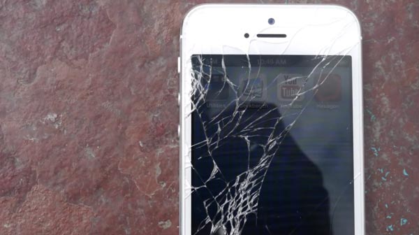 HTC-One-vs-iPhone-5-Drop-Test-smash