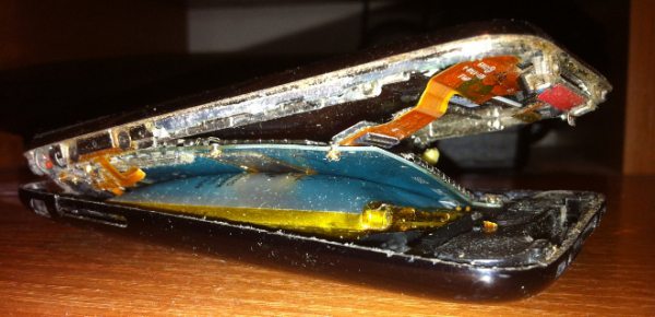 iPhone 3GS battery expansion problem is serious pic 2