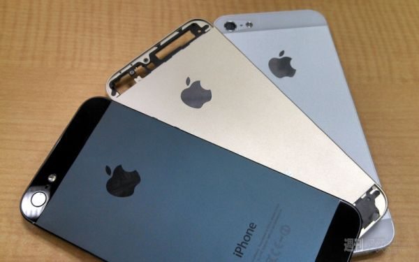 iPhone 5S packaging shows 128GB variant pic 3