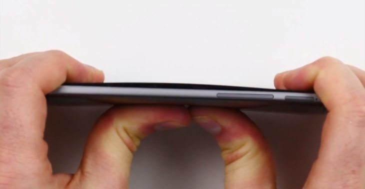 iPhone 6 vs Moto X and One M8 bend test b